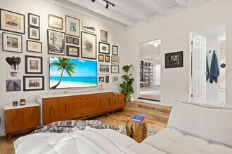 999 Waterbury Ln in Ventura, CA - Building Photo - Building Photo