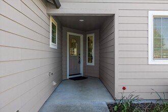 1041 Compton Way in Medford, OR - Building Photo - Building Photo