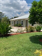 926 NW Spruce Ridge Dr in Stuart, FL - Foto de edificio - Building Photo