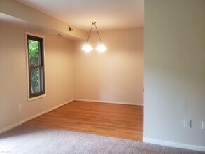 30475 W 14 Mile Rd-Unit -Apt 80 in Farmington Hills, MI - Foto de edificio - Building Photo