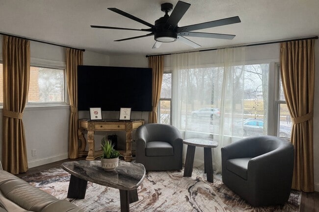 3603-3603 N Humboldt Blvd, Unit 3601