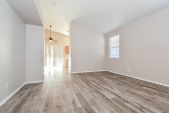9660 Flying Eagle Ln in Las Vegas, NV - Building Photo - Building Photo