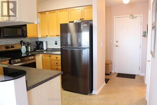 1140 Parkwest Pl in Mississauga, ON - Building Photo