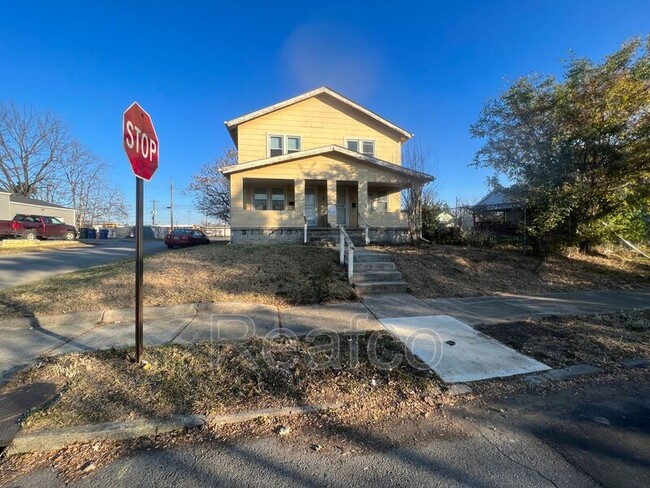 900 E 13th Ave in Columbus, OH - Foto de edificio - Building Photo