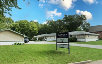 Cherry Lane in Springfield, MO - Foto de edificio - Building Photo