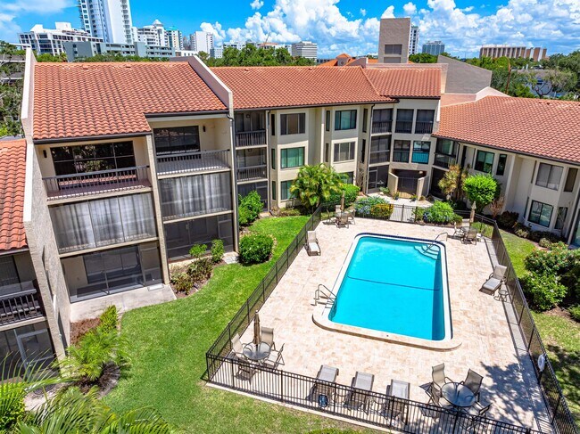 800 Hudson Ave in Sarasota, FL - Building Photo - Building Photo