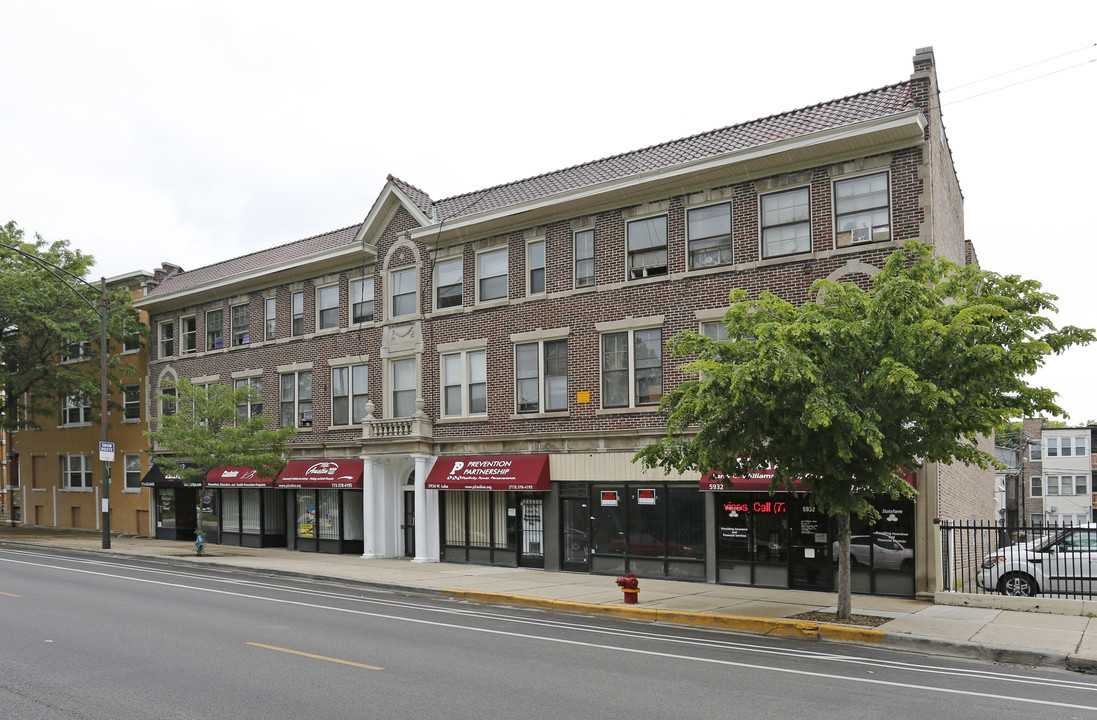 5938 W Lake St in Chicago, IL - Building Photo