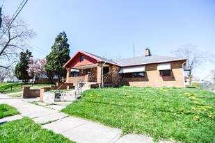 735 Russell St in Toledo, OH - Building Photo