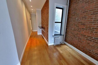 206 E 83rd St, Unit 2W in New York, NY - Building Photo - Building Photo