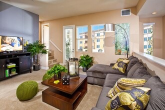 Latitude 33 in Escondido, CA - Foto de edificio - Building Photo