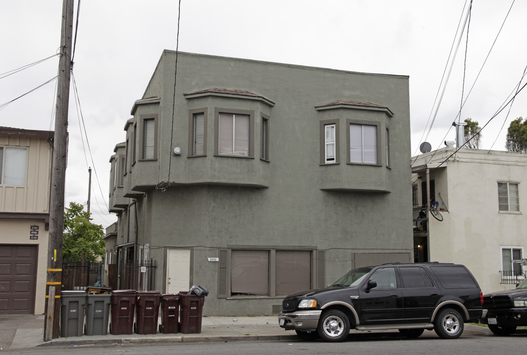 2696 Havenscourt Blvd in Oakland, CA - Foto de edificio