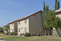 Central Valley I in Los Banos, CA - Foto de edificio - Building Photo