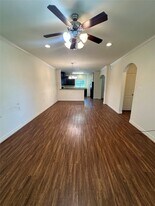 214 S Tesch St in Bellville, TX - Building Photo