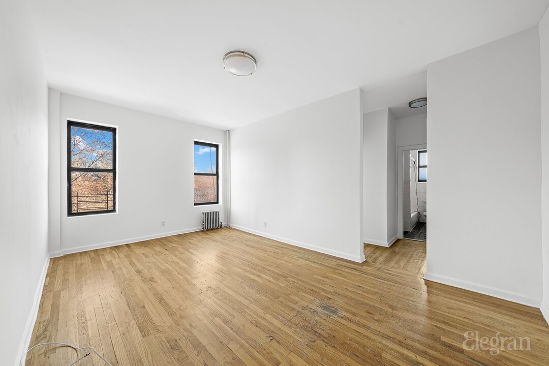 305 Ocean Ave in Brooklyn, NY - Building Photo