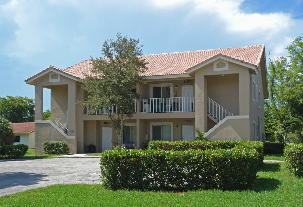 11501 41st St in Coral Springs, FL - Building Photo