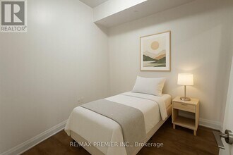 3220 Sheppard Ave E in Toronto, ON - Building Photo - Building Photo