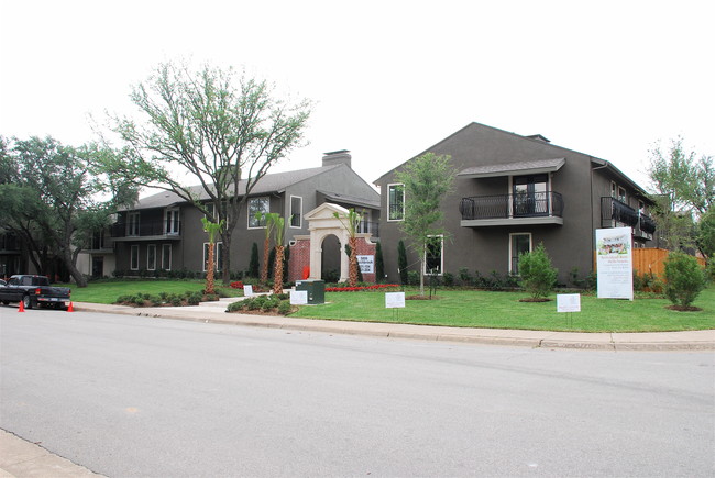 Newport Apartments in Dallas, TX - Building Photo - Building Photo