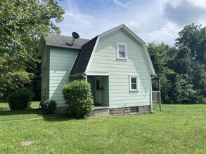 708 Penn Ave in Midland, PA - Building Photo - Building Photo