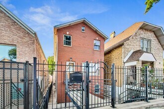 2002 W Coulter St in Chicago, IL - Foto de edificio - Building Photo