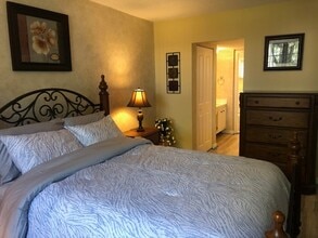 9325 Lagoon Pl, Unit #102 in Davie, FL - Building Photo - Building Photo