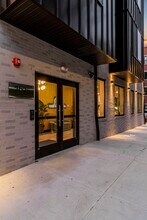 2625 W Jefferson St, Unit 402 in Philadelphia, PA - Building Photo - Building Photo