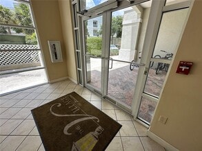 1200 Town Center Dr in Jupiter, FL - Building Photo - Building Photo
