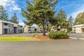 Forest Park Apartments in Puyallup, WA - Foto de edificio - Building Photo