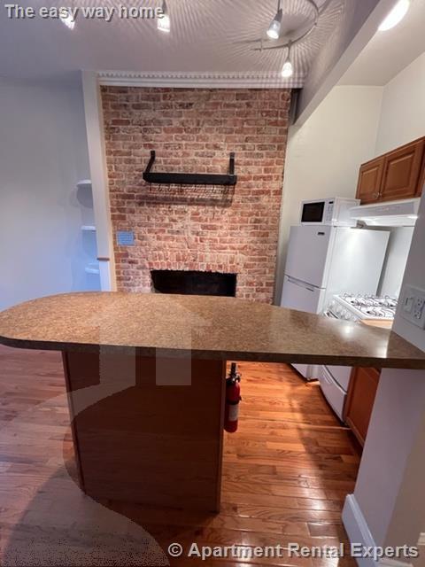 888 Massachusetts Ave, Unit #216 in Cambridge, MA - Foto de edificio - Building Photo