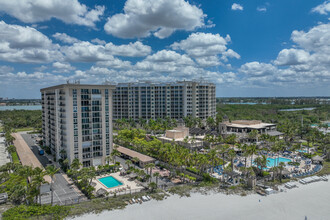 Lido Beach Club in Sarasota, FL - Building Photo - Building Photo