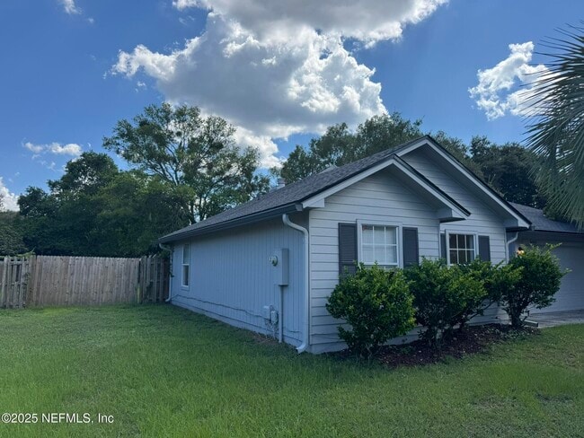 84042 St James Ct in Yulee, FL - Foto de edificio - Building Photo