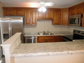 584 Springdale Cir in Palm Springs, FL - Building Photo - Building Photo