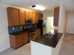 6127 Fishhawk Crossing Blvd in Lithia, FL - Foto de edificio - Building Photo