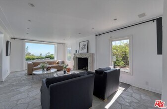 1300 Summitridge Dr in Beverly Hills, CA - Building Photo - Building Photo