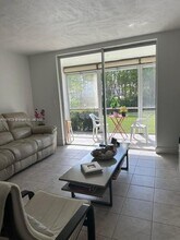 2930 Point E Dr in Aventura, FL - Foto de edificio - Building Photo