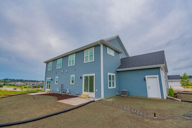 291 N Bergamont Blvd in Oregon, WI - Building Photo - Building Photo