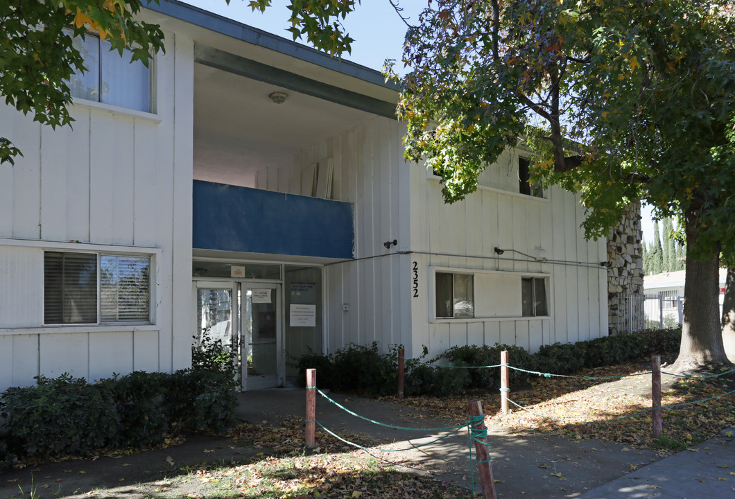 El Royale Apartments in San Bernardino, CA - Foto de edificio