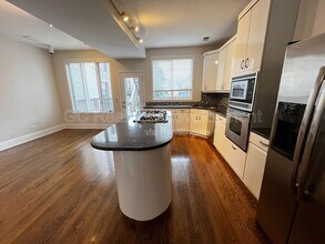 1423 W Oakdale Ave in Chicago, IL - Building Photo - Building Photo