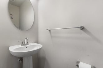 5103 Spruce Rd in Gibsonia, PA - Foto de edificio - Building Photo