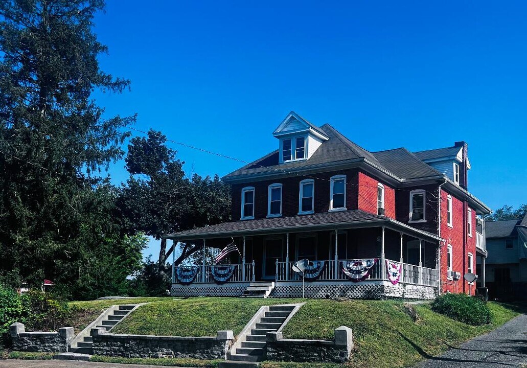 719 S Market St, Unit 101 in Elizabethtown, PA - Building Photo