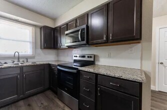 312 E Redwood St in Springfield, MO - Foto de edificio - Building Photo