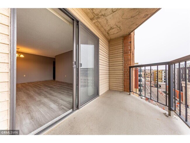 78 10th St E in St. Paul, MN - Building Photo - Building Photo