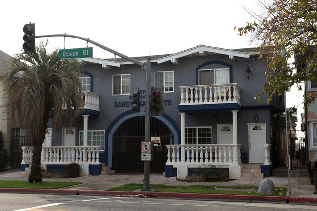 Sandy Beach Apartments in Long Beach, CA - Building Photo - Building Photo