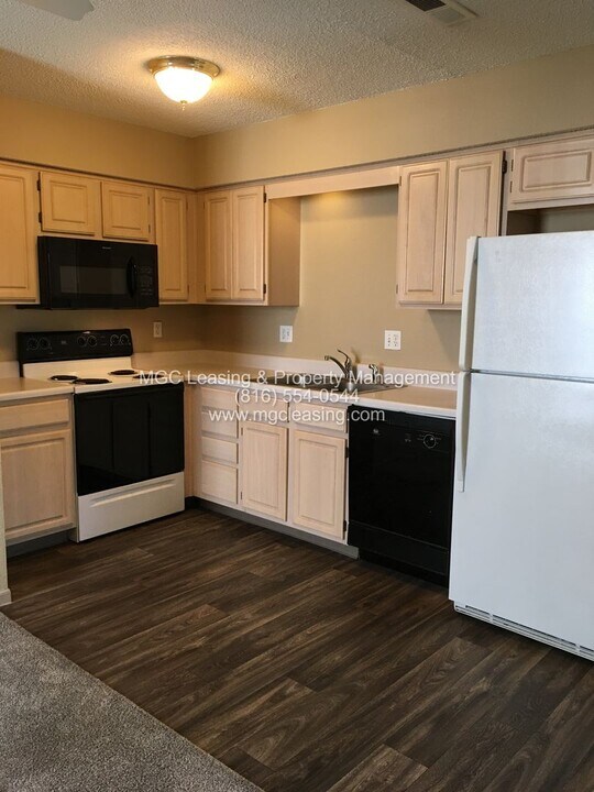 1008-1014 Garden Dr in Harrisonville, MO - Building Photo