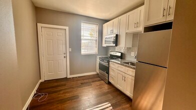 4182 Neosho St, Unit 1ST FLOOR in St. Louis, MO - Foto de edificio - Building Photo