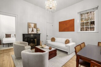 3 E 9th St in New York, NY - Building Photo - Building Photo