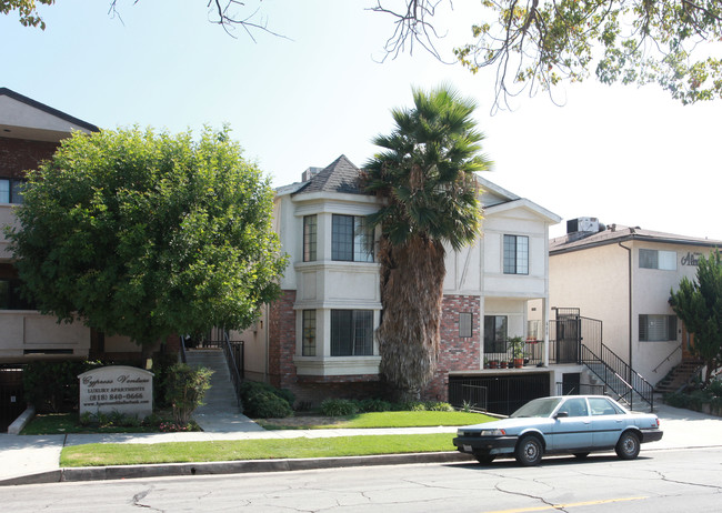 468 E Cypress Ave in Burbank, CA - Building Photo - Building Photo