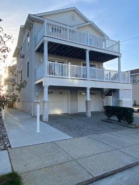 18 N Adams Ave in Margate City, NJ - Building Photo