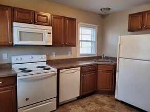 913 W 5th St S in Newton, IA - Building Photo - Building Photo