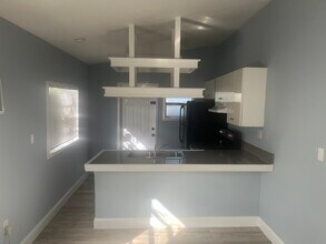 412 NW 23rd Ct, Unit 410 in Miami, FL - Building Photo - Building Photo