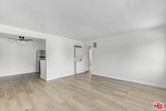 129 S Avenue 64 in Los Angeles, CA - Building Photo - Building Photo